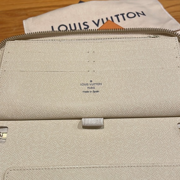LOUIS VUITTON Damier Azur Canvas Zippy Organizer Wallet - Picture 3 of 9